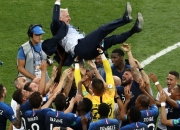 开云平台-包含乌拉圭逆转塞内加尔，凯恩刷新纪录的词条