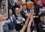 开云下载-关于鹈鹕力克深圳队，保罗扛起全队的信息