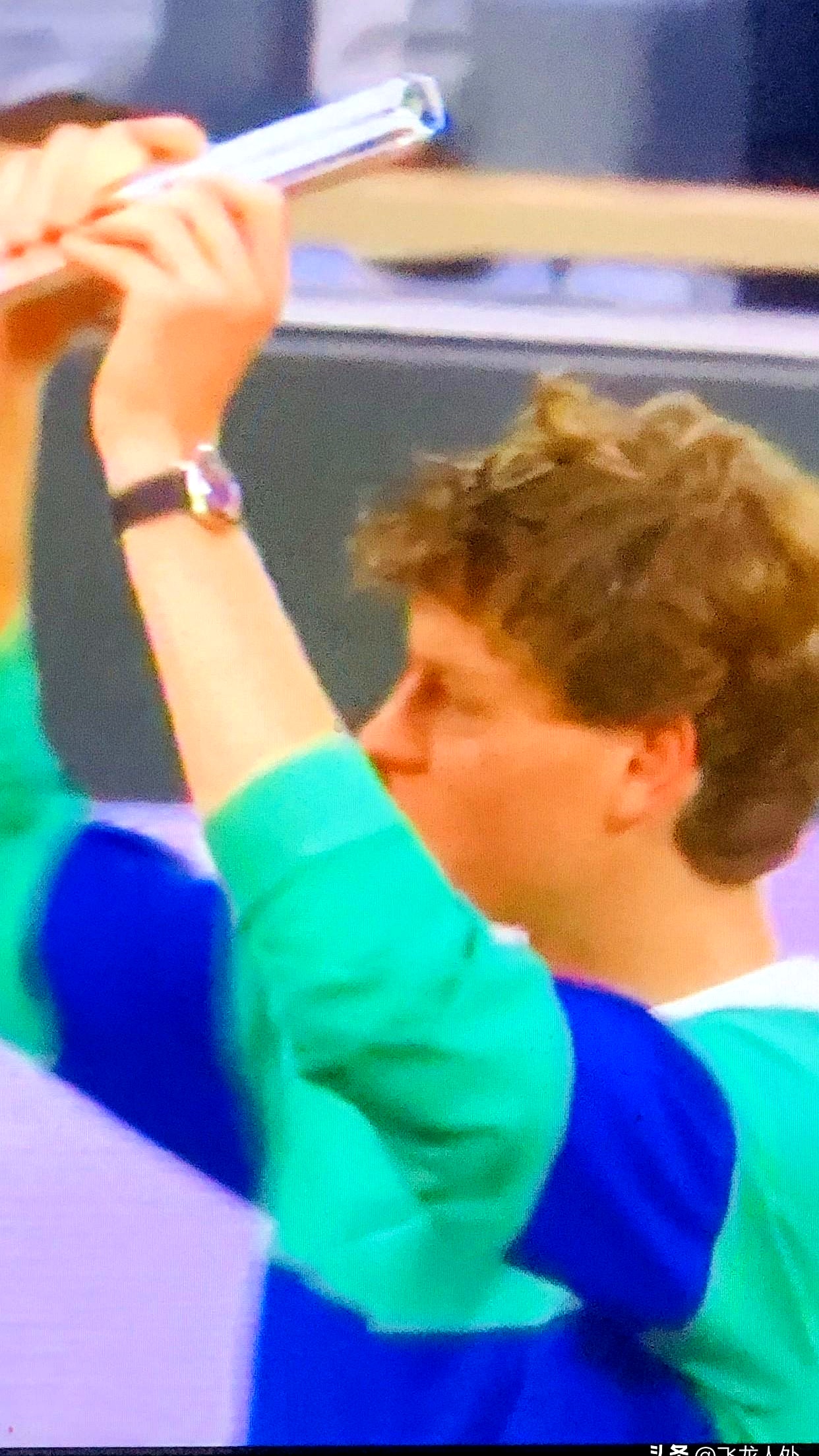 包含西班牙网球队逆转美国网球队，阿尔卡拉斯统治全场的词条