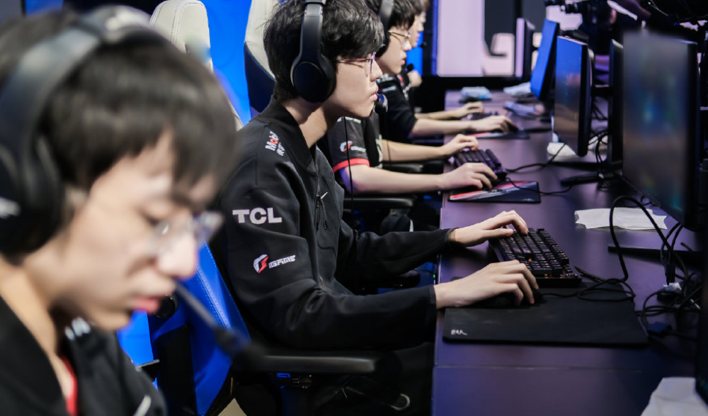 DK碾压EDG,Zeus送出助攻的简单介绍 DK碾压EDG,Zeus送出助攻的简单介绍