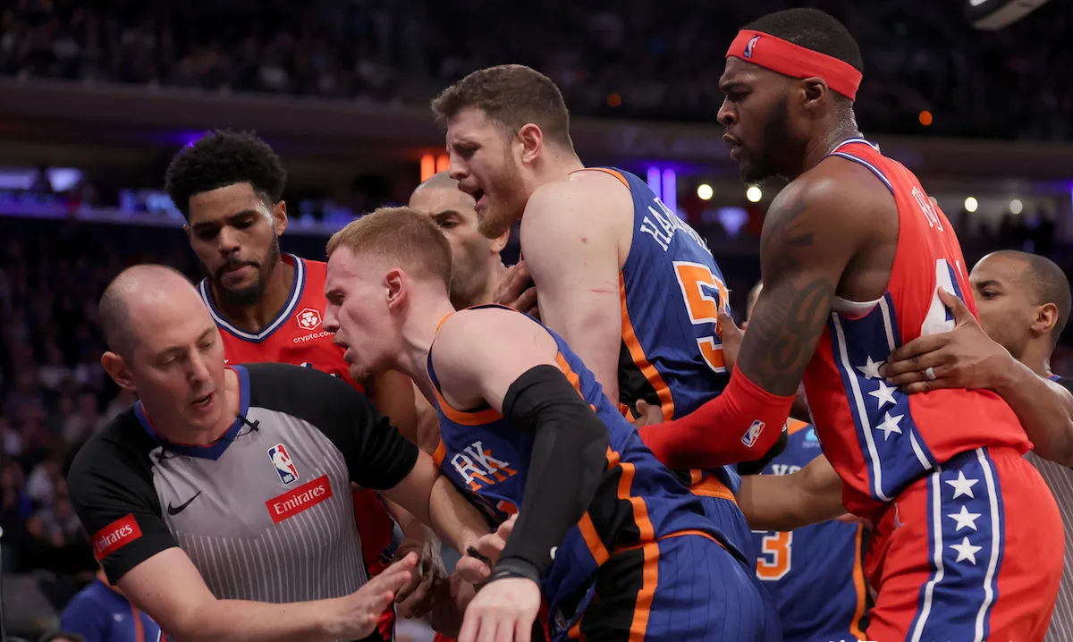 国王翻盘尼日利亚男篮，米切尔关键制胜