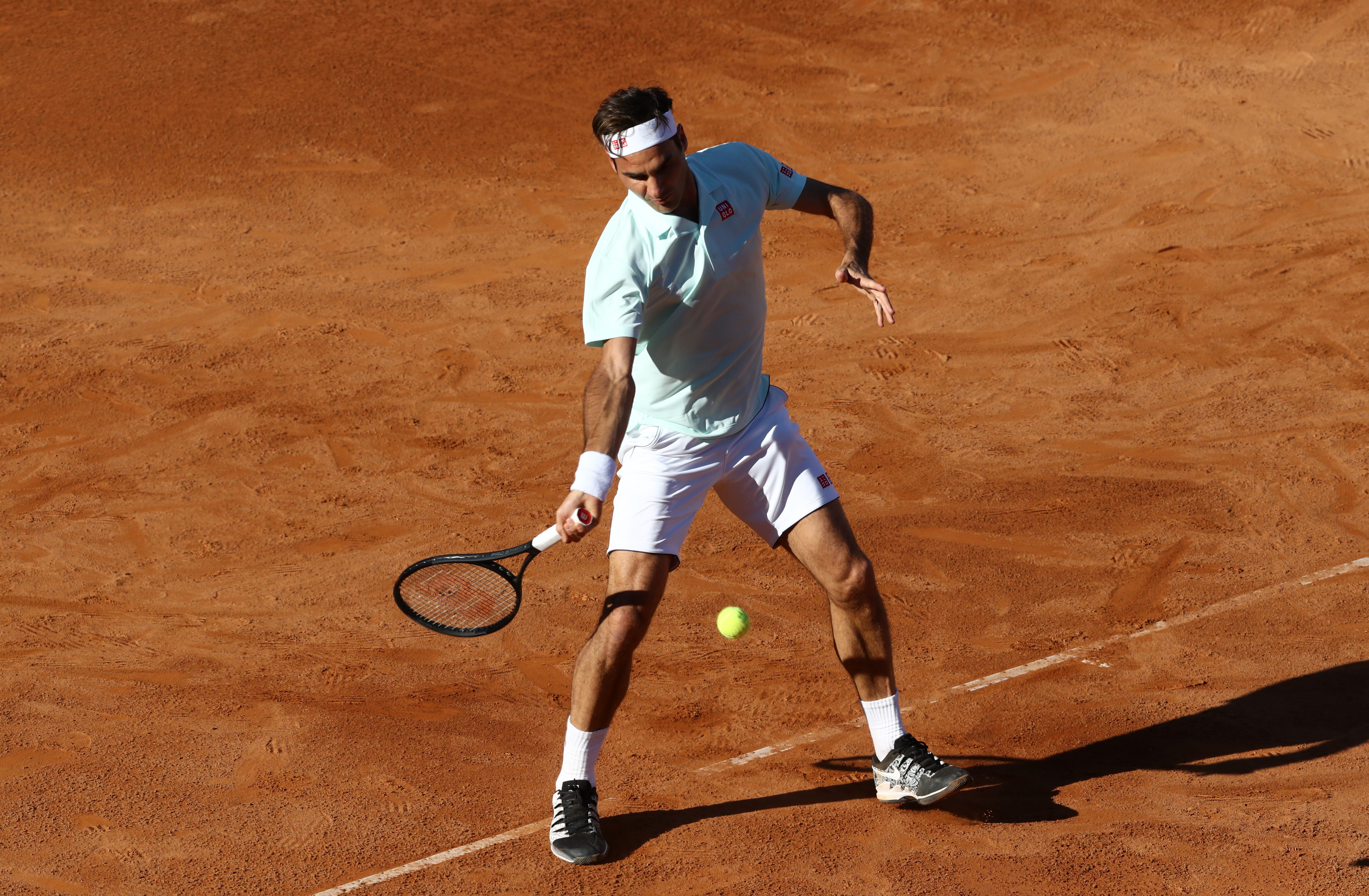 关于意大利网球队横扫英国网球队，费德勒惊艳世界的信息