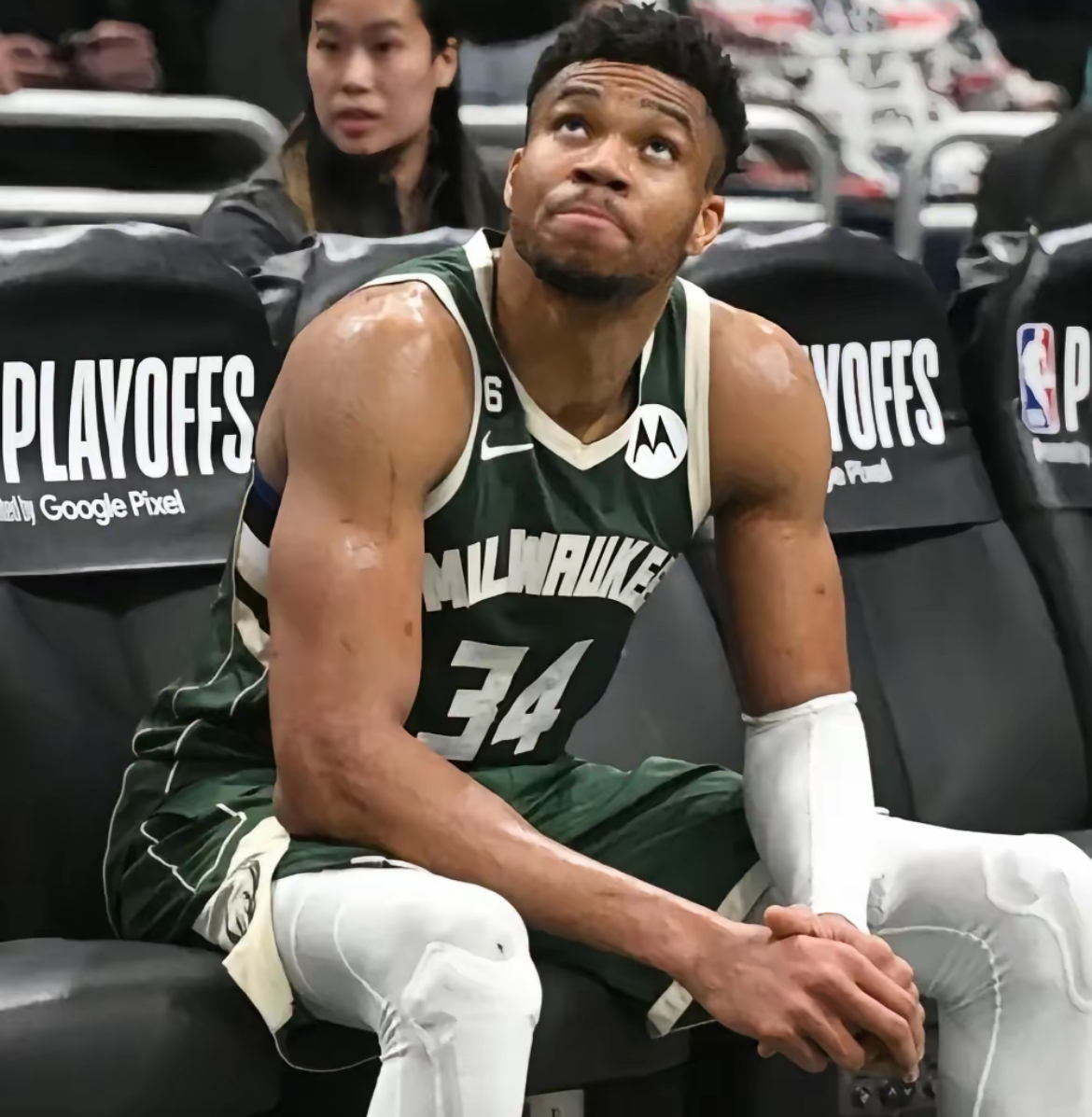 雄鹿二次压哨绝杀人，字母哥再度凝聚神威的简单介绍