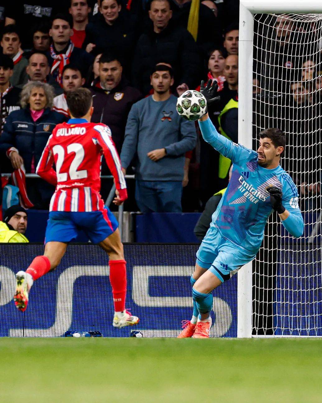 包含米德尔斯堡门将神勇扑救救主，逼平维冈的词条