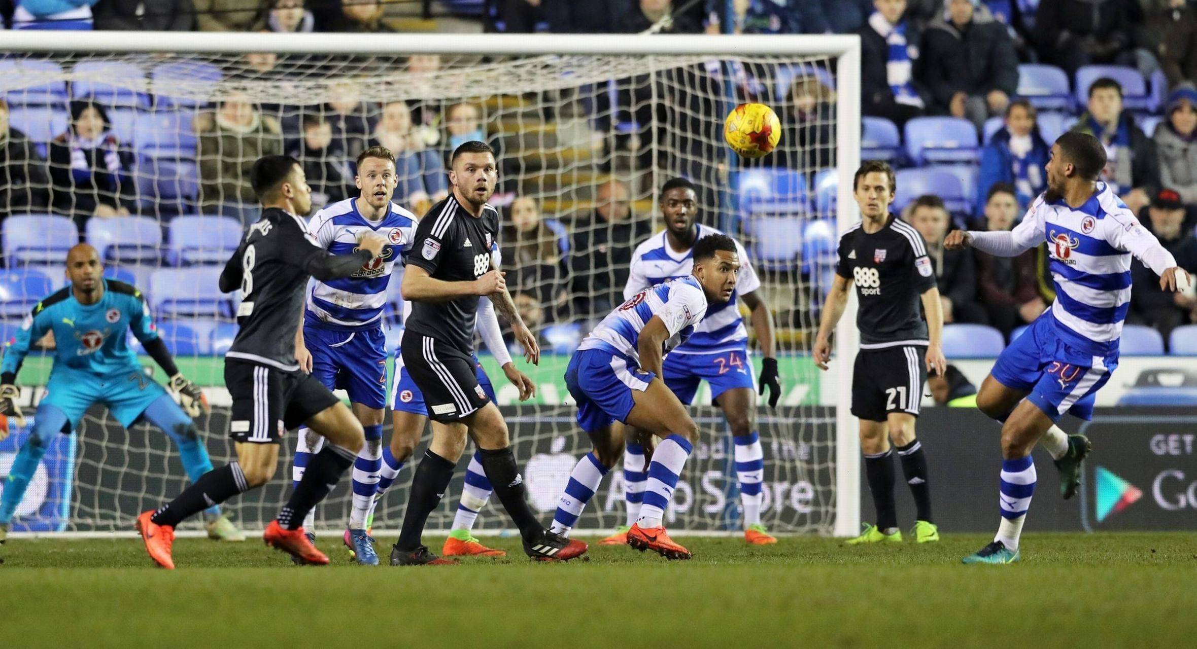 荷兰队在比赛中取得悬念胜利