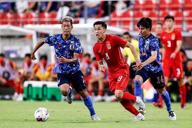 精彩比赛中球员身手敏捷，技压劲敌拿下胜利的简单介绍