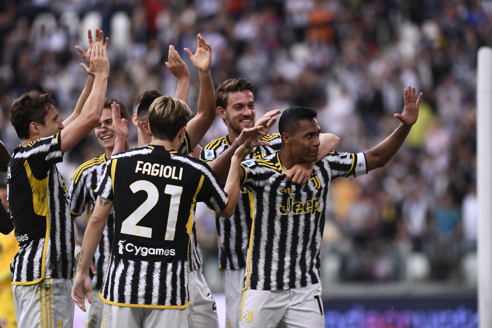 尤文图斯主场完胜,豪取三分 尤文图斯主场完胜,豪取三分