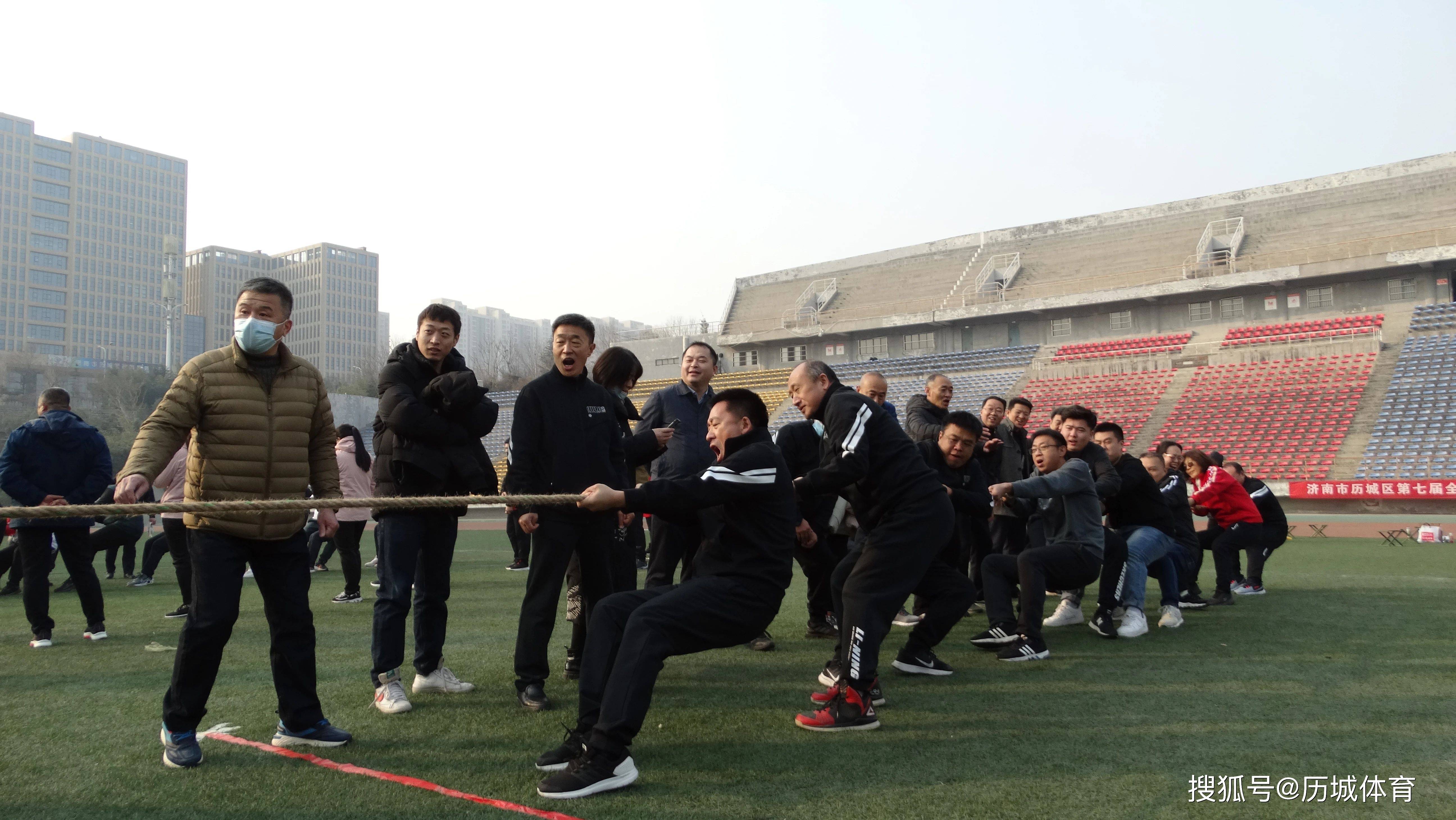 各队团结一心，角逐胜负