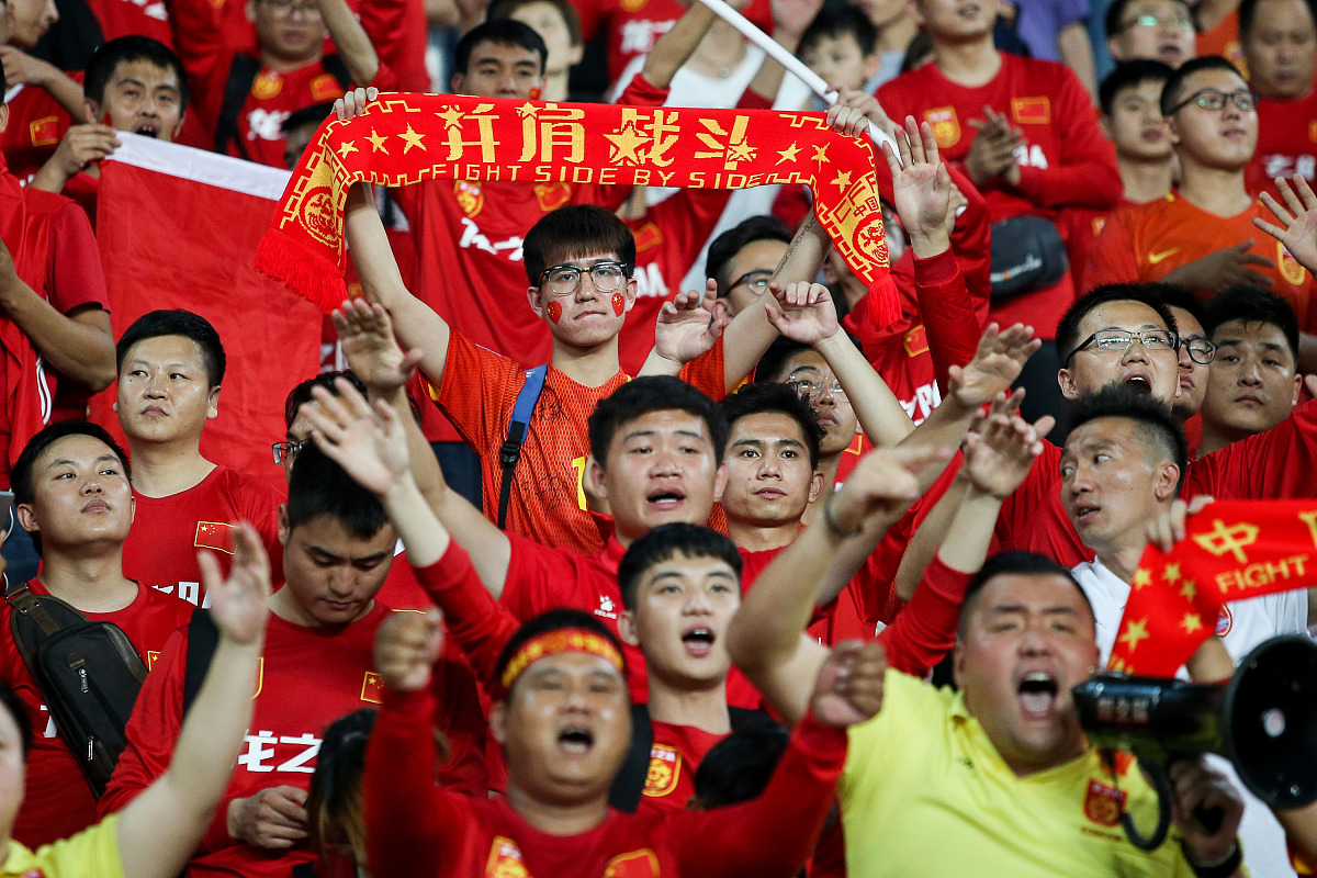 各队团结一心，角逐胜负