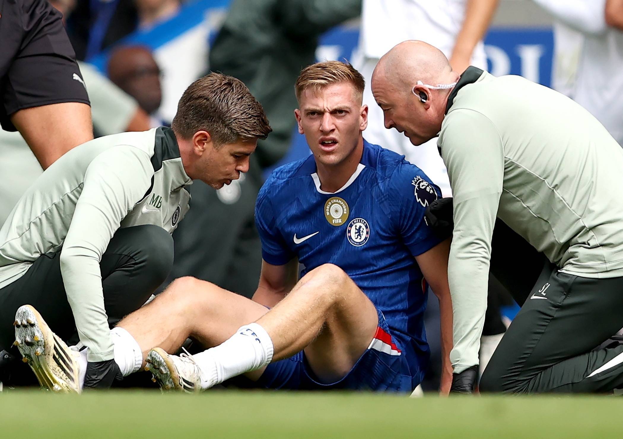 切尔西客场逆转伯恩利，继续领跑英超