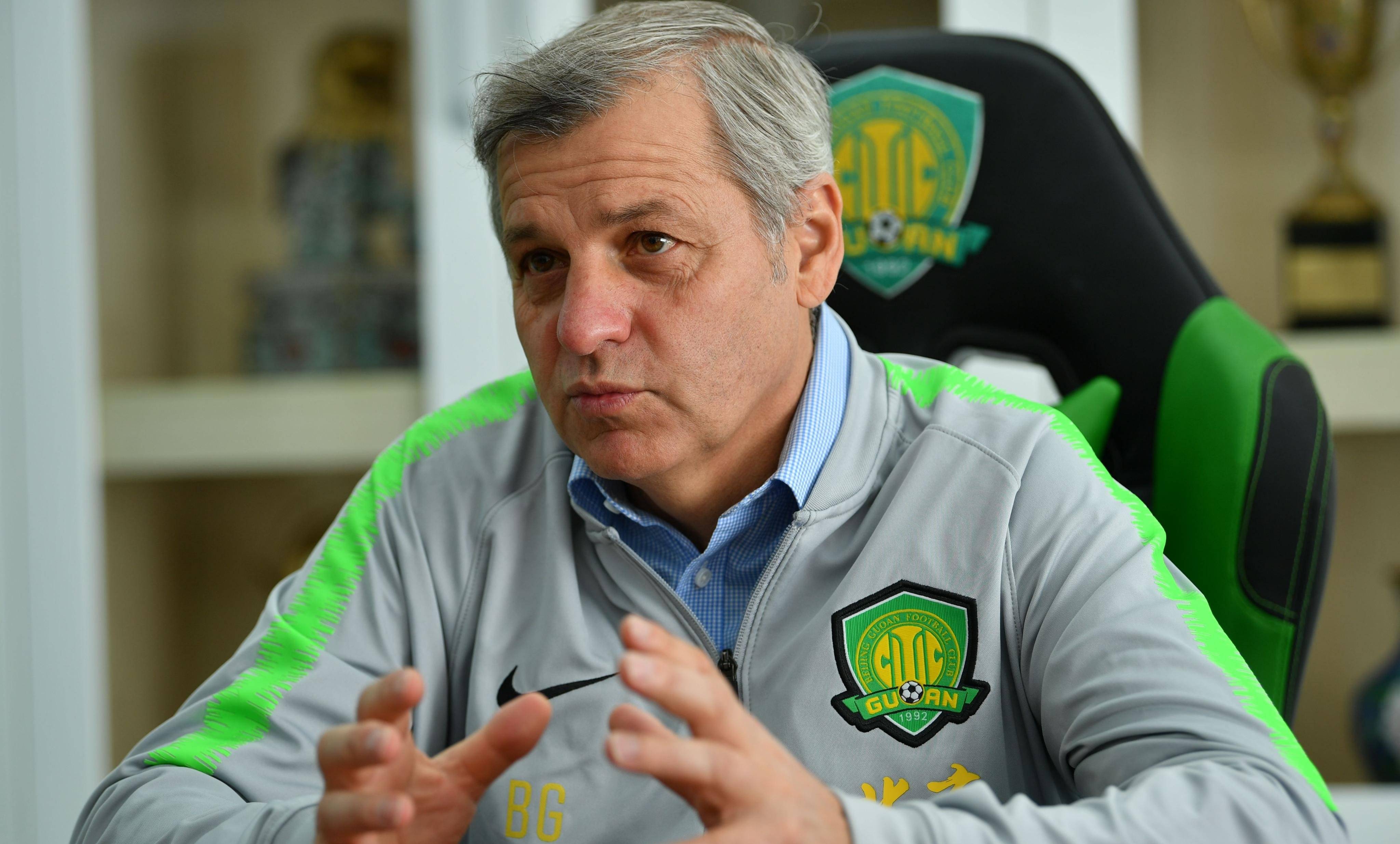 包含曼萨诺现身执教广州恒大，球迷期待带来新气象的词条