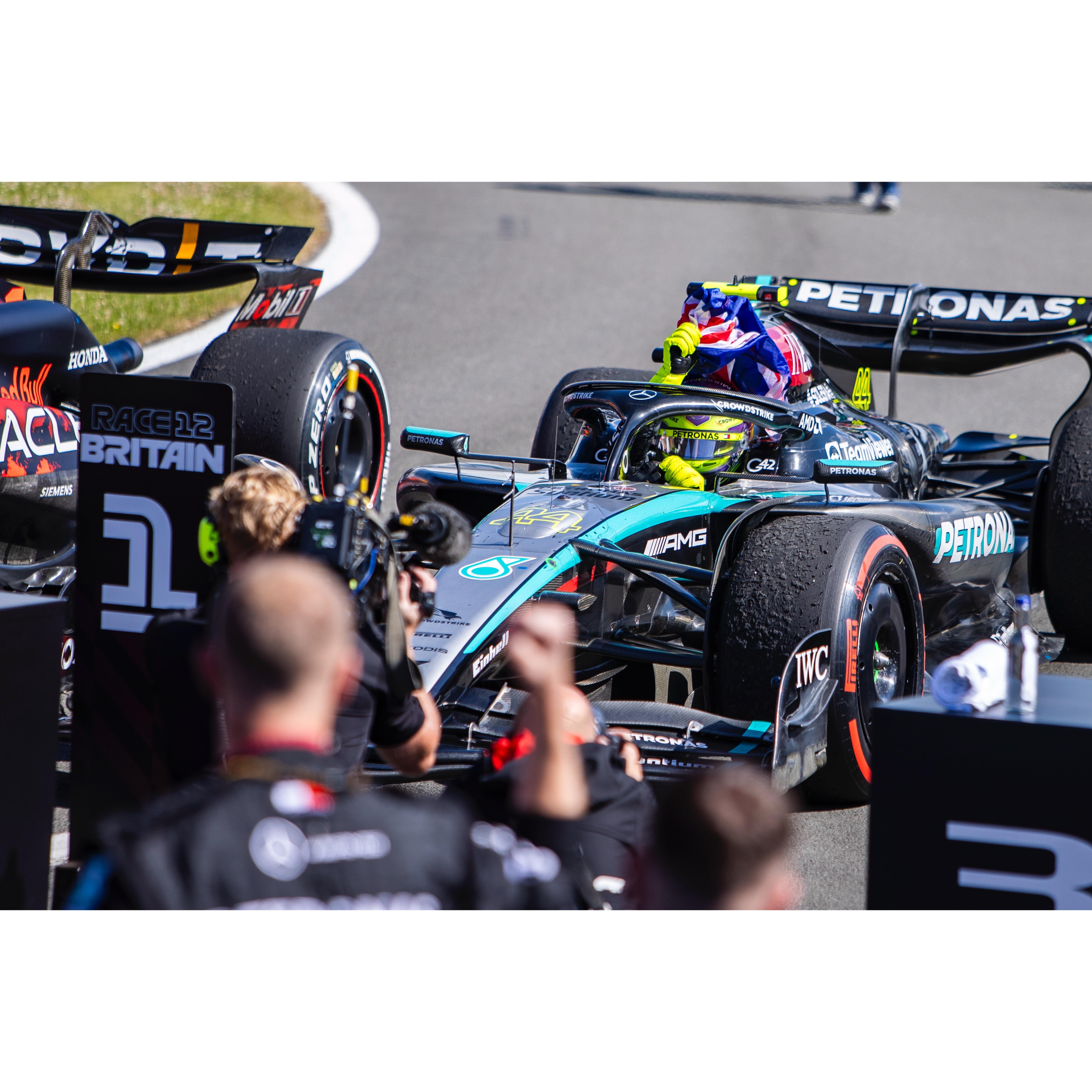 雷诺车队完胜哈斯车队,汉密尔顿高光表现的简单介绍 雷诺车队完胜哈斯车队,汉密尔顿高光表现的简单介绍