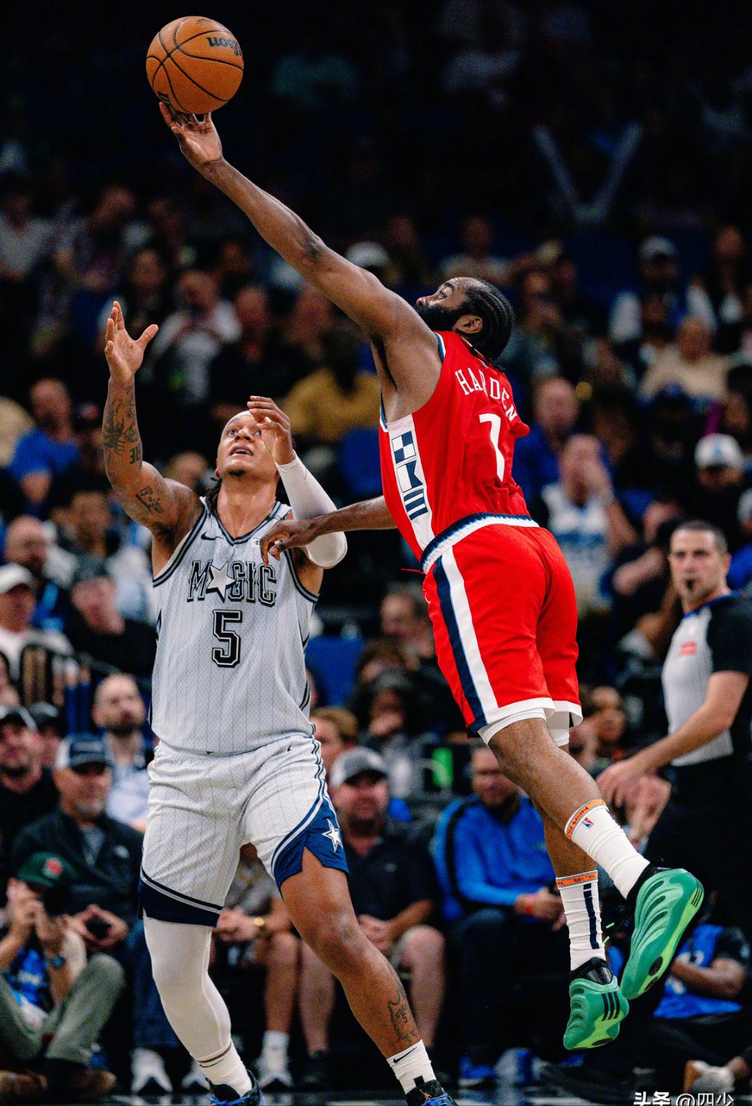 关于鹈鹕力克深圳队，保罗扛起全队的信息