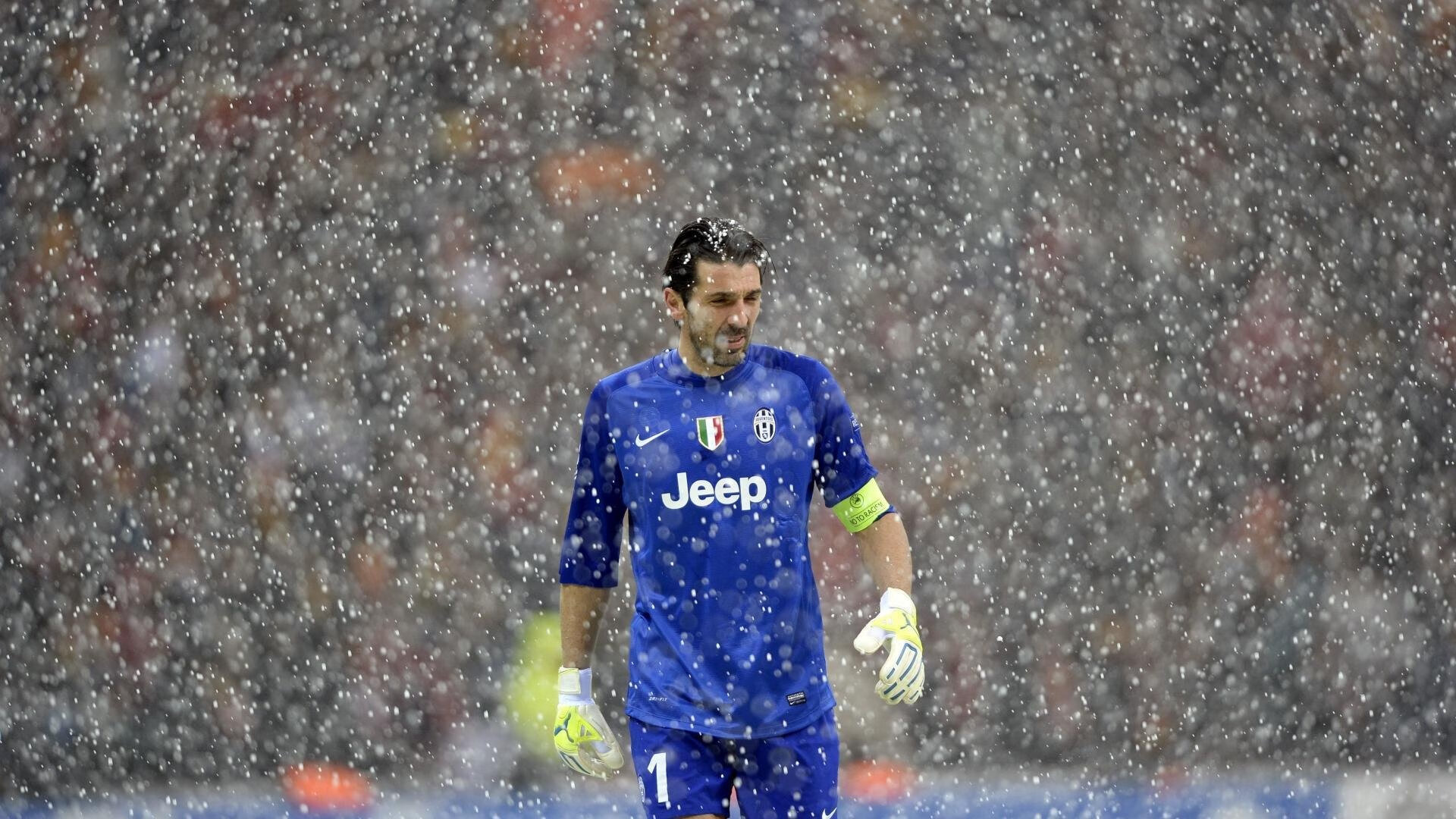 拉文风暴席卷争冠夜，当芝加哥的闪电劈开曼彻斯特的迷雾