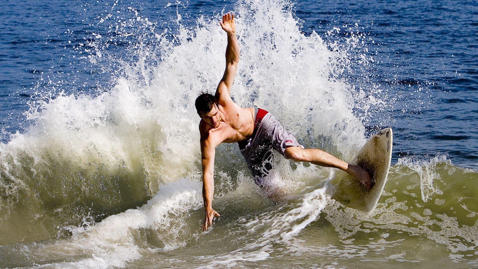 赛道新秩序，威廉姆斯横扫梅赛德斯，维斯塔潘点燃赛场